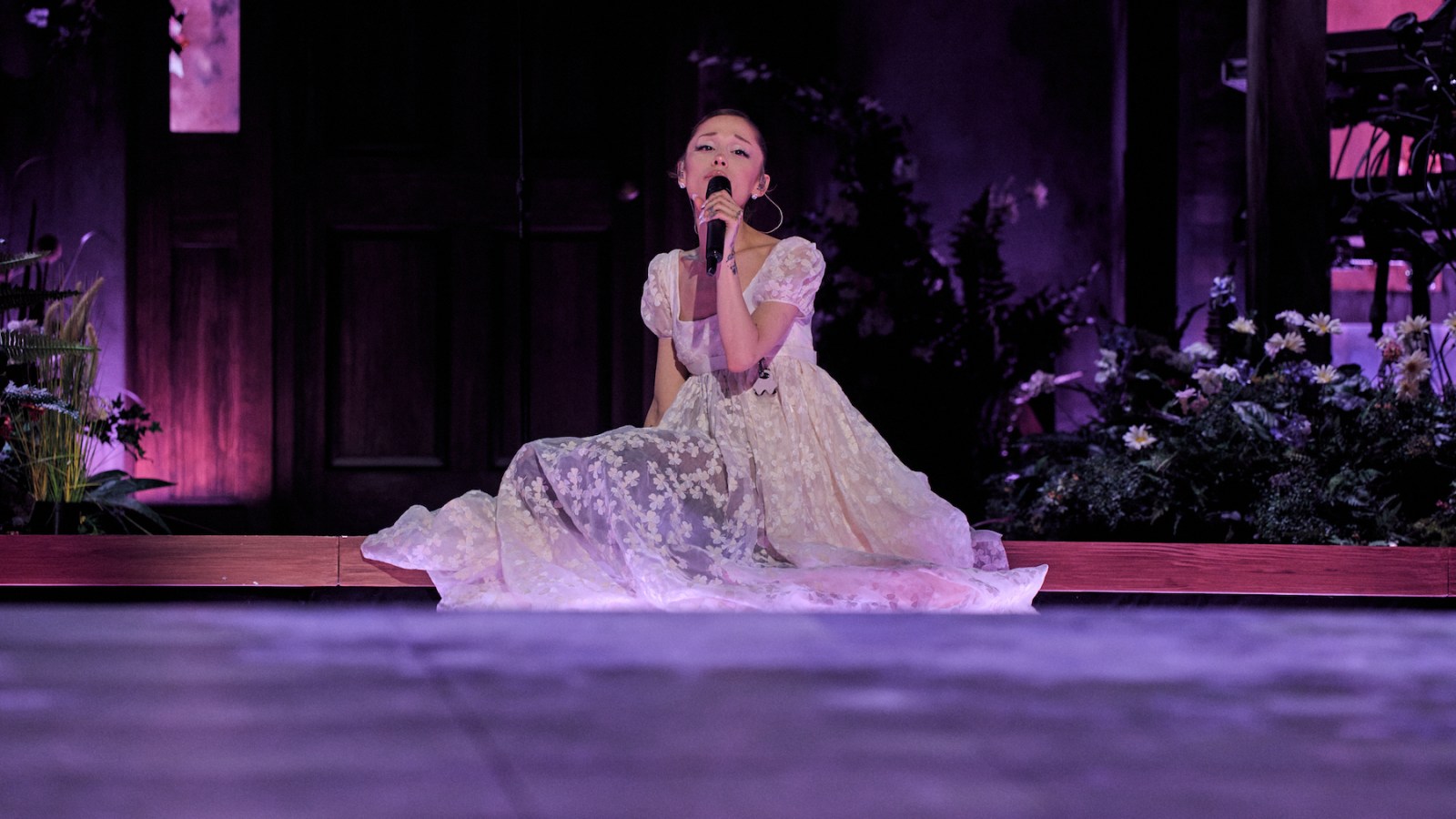 Ariana Grande feiert mit dem Tour-Opener „Eternal Sunshine“ eine großartige Rückkehr