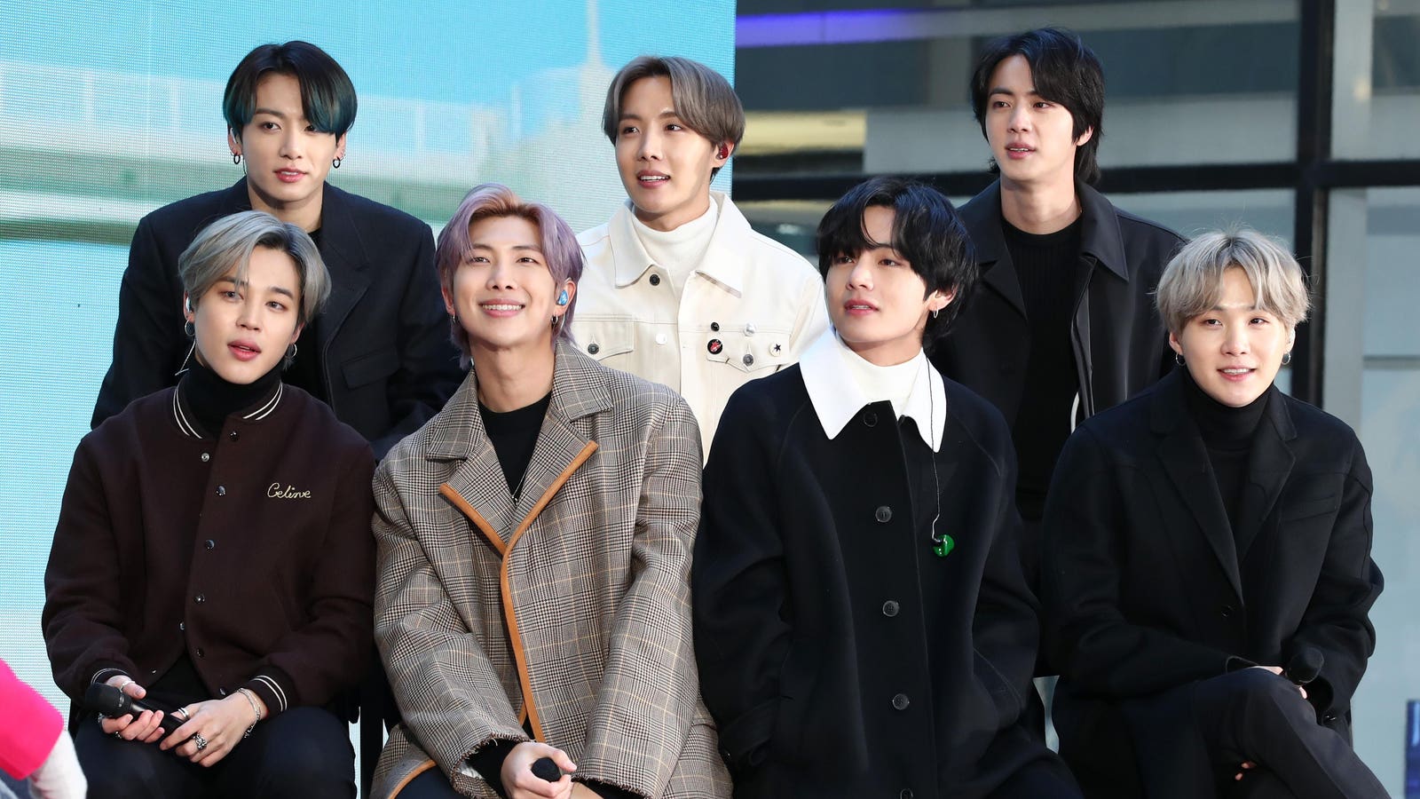 BTS stellt seinen eigenen Rekord auf, indem es einen Musical-Superstar von Platz 1 blockiert