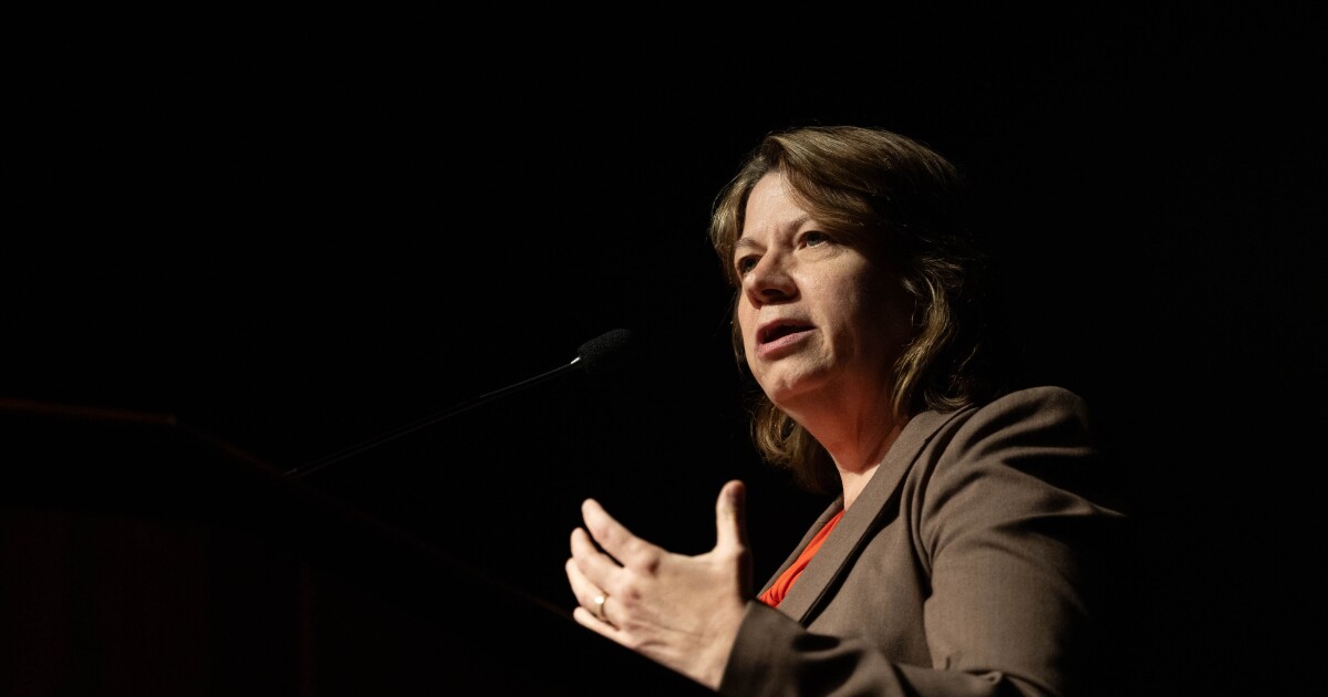Die Führung von UT Austin entlässt KUT-General Managerin Debbie Hiott