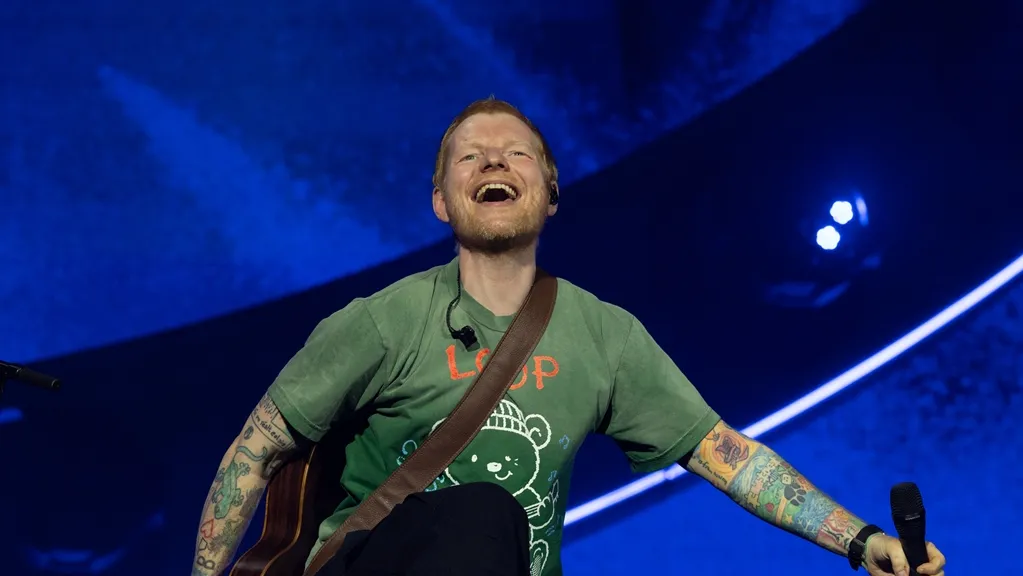 Ed Sheerans LOOP Tour beginnt, als er eine Pause andeutet