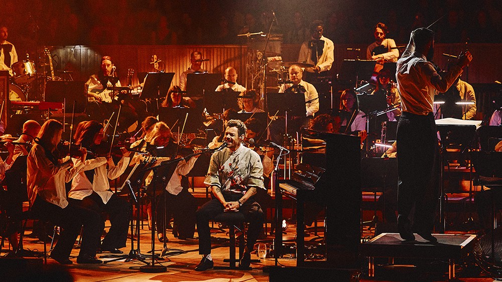 Harry Styles verblüfft mit Orchestershow beim London Meltdown Fest: Rezension