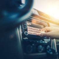 Laut einer Studie entscheiden sich Autofahrer immer noch für Rundfunk statt für Streaming im Auto. | Geschichte