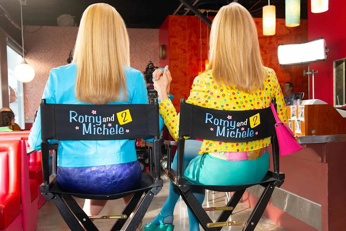 Lisa Kudrow und Mira Sorvino kehren für die Fortsetzung von „Romy und Michele“ zurück, die derzeit für die Veröffentlichung auf Hulu gedreht wird