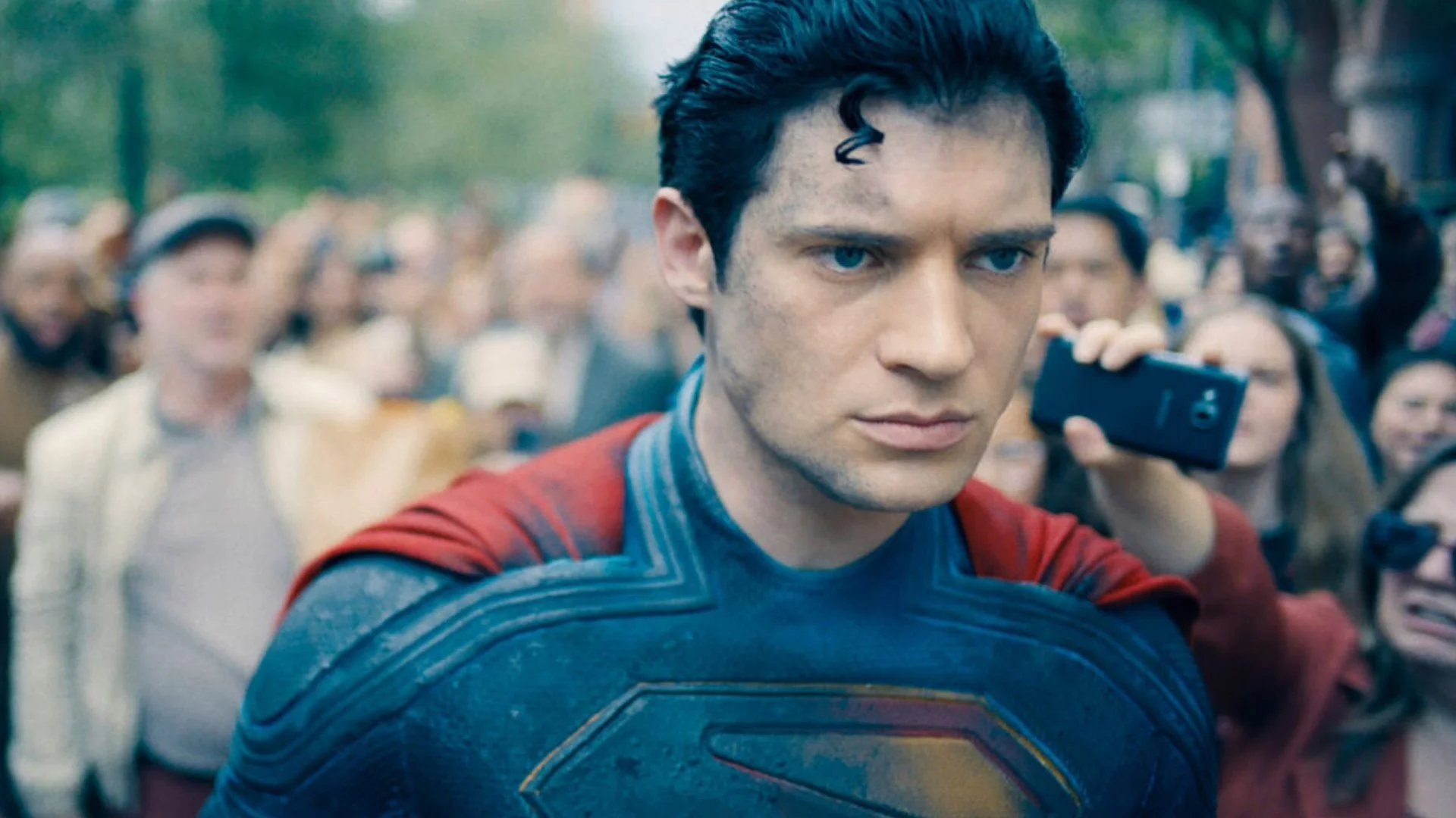 MAN OF TOMORROW-Setfotos enthüllen einen verletzten Superman und eine klassische Lex-Luthor-Waffe, die direkt aus DC Comics stammt – GeekTyrant