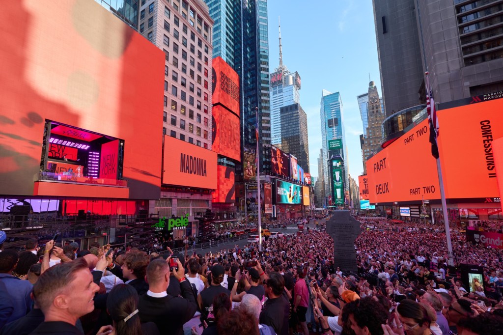 Madonna eröffnet New Yorks neuen geheimen Veranstaltungsort The Square: Einblick