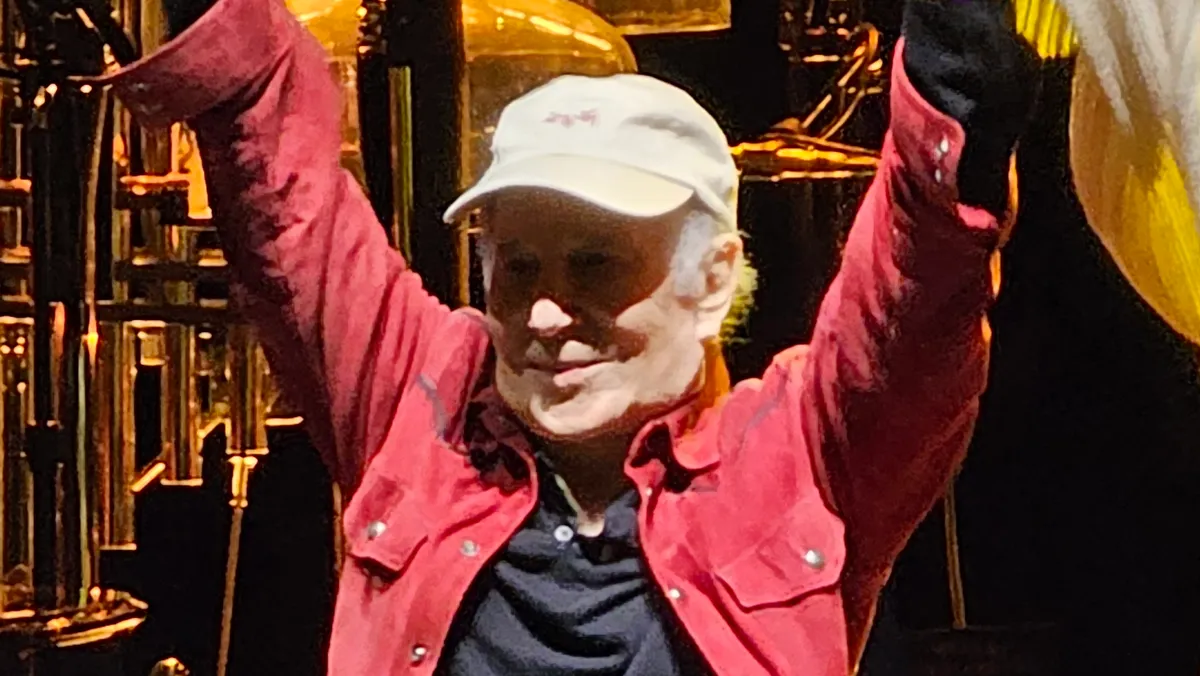 Paul Simon feiert 6 Jahrzehnte Songwriting im verregneten Meadow Brook
