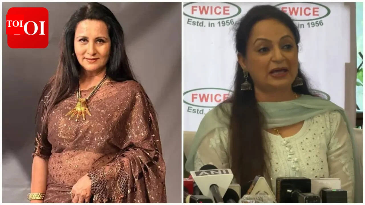 Poonam Dhillon zeigt sich überrascht über die Anwesenheit von Upasana Singh bei der FWICE-Pressekonferenz inmitten von Ranveer Singhs Don-3-Reihe |
