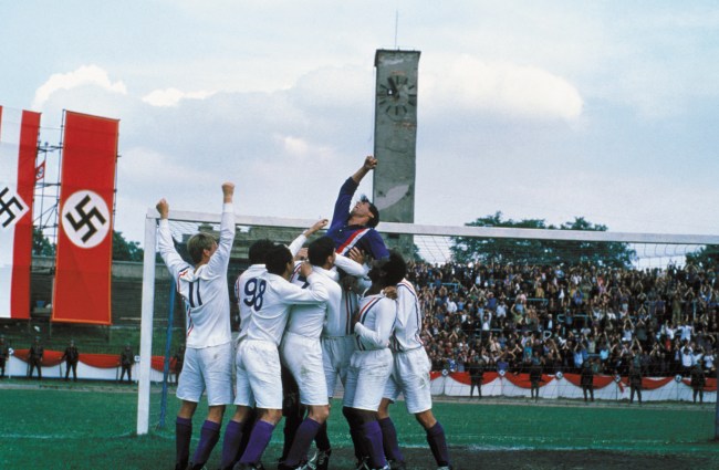 Sehen Sie sich „Victory“ an, John Hustons Nazi-Kult-Fußballfilm, während der Weltmeisterschaft