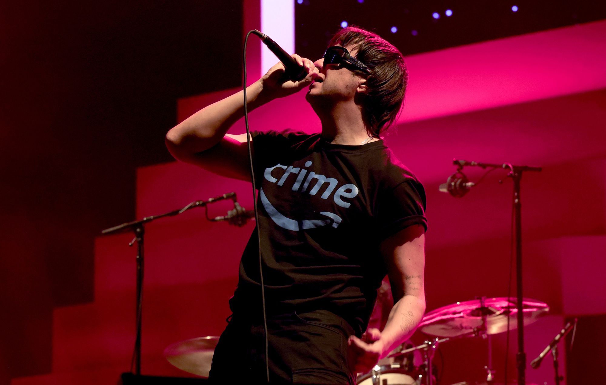 The Strokes verschieben ihr neues Album „Reality Awaits“ und kündigen eine große New Yorker Homecoming-Show mit Beach House und Fcukers an
