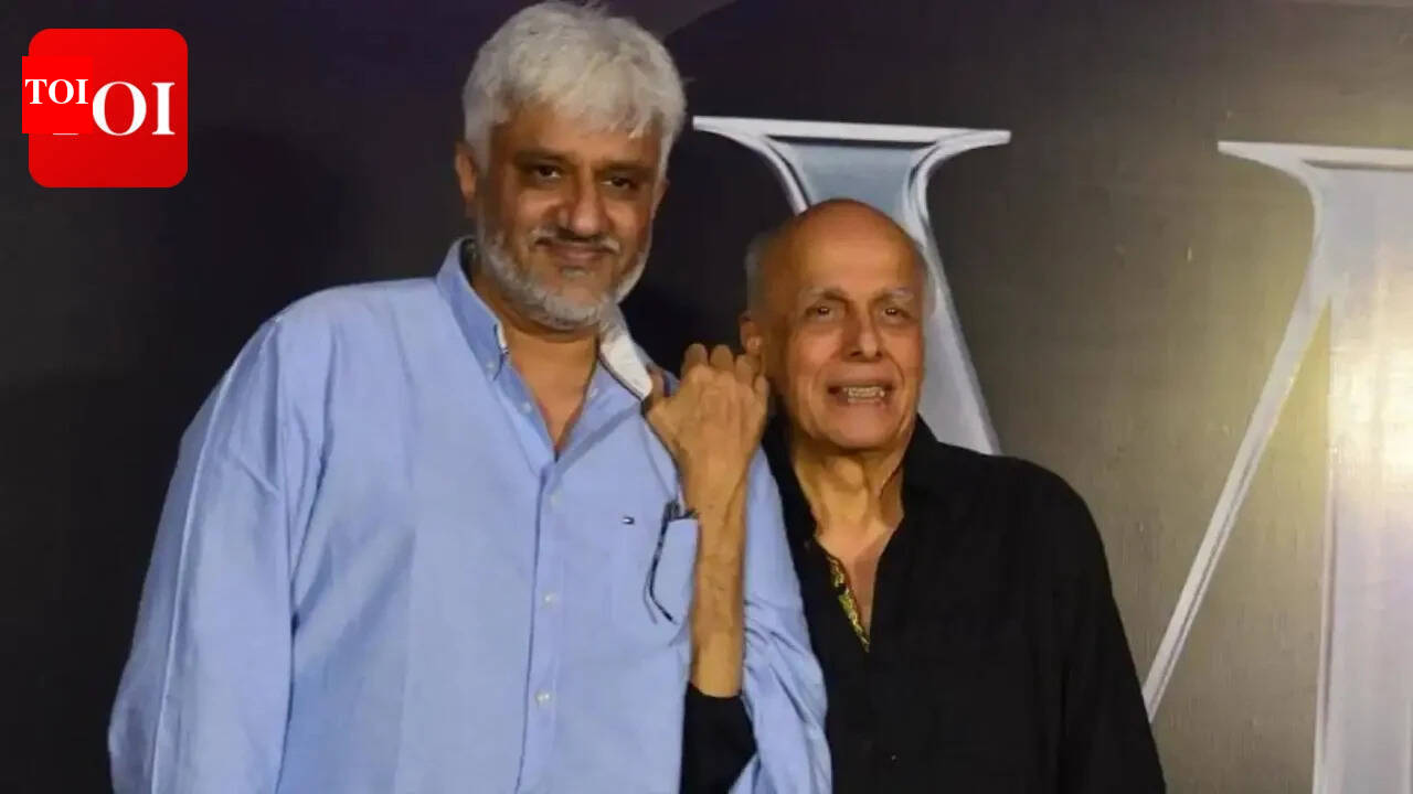 Vikram Bhatt bricht sein Schweigen darüber, dass Mahesh Bhatt ihn während seines Gefängnisaufenthalts in einem Betrugsfall in Höhe von 30 Crore Rupien nicht verteidigt hat: „Vielleicht hat er mir geholfen“ |