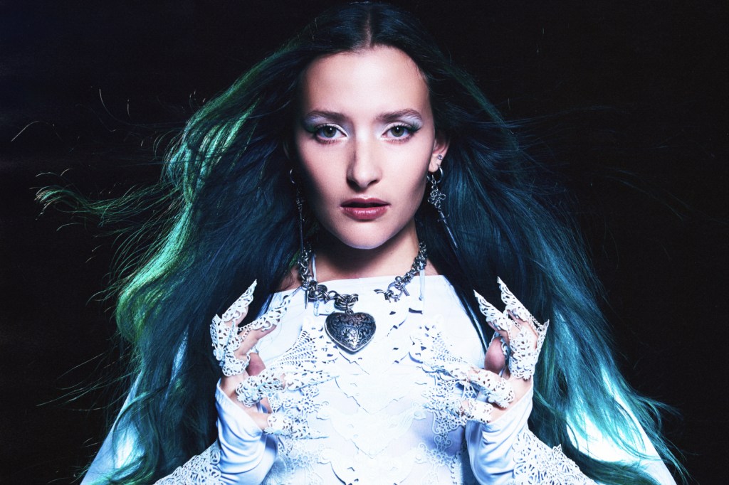 „Au/Ra-Interview: Neues Album ‚Heartcore‘, Tournee und Anime-Fandom“
